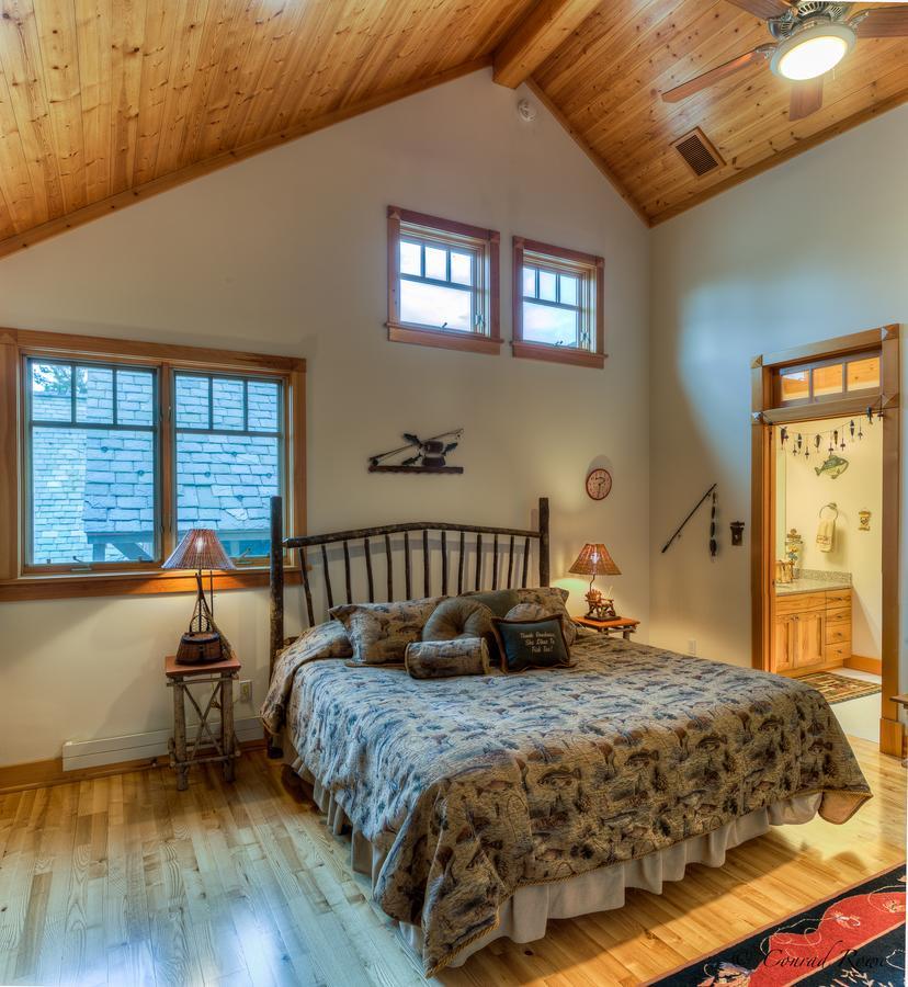 The Lodge At Trout Creek Bed And Breakfast Екстериор снимка
