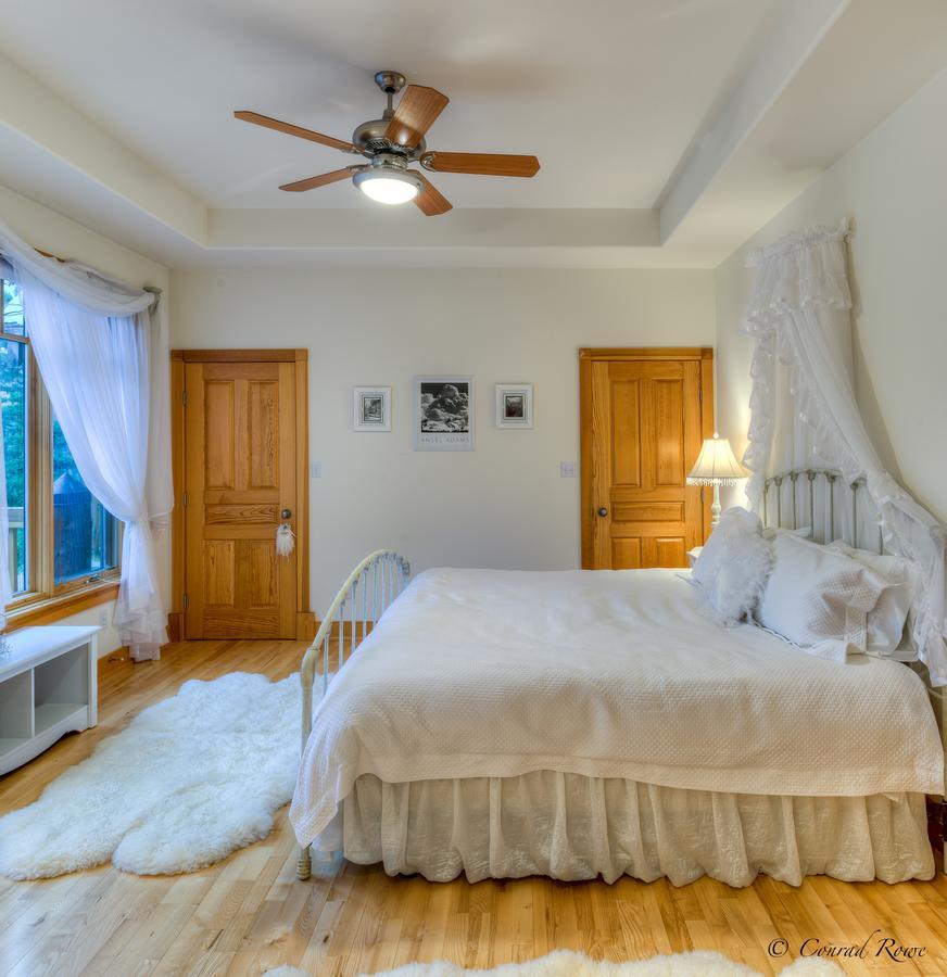 The Lodge At Trout Creek Bed And Breakfast Екстериор снимка