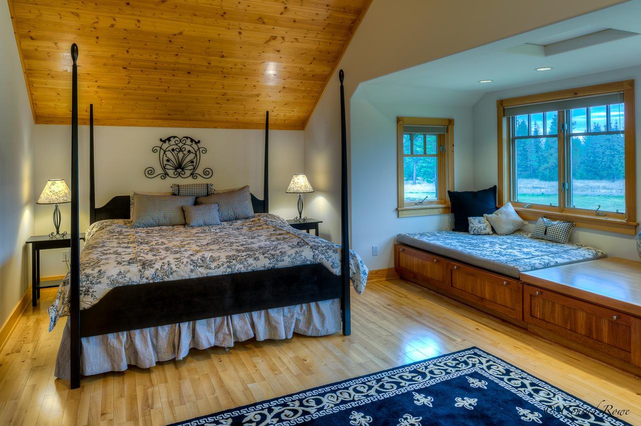 The Lodge At Trout Creek Bed And Breakfast Екстериор снимка