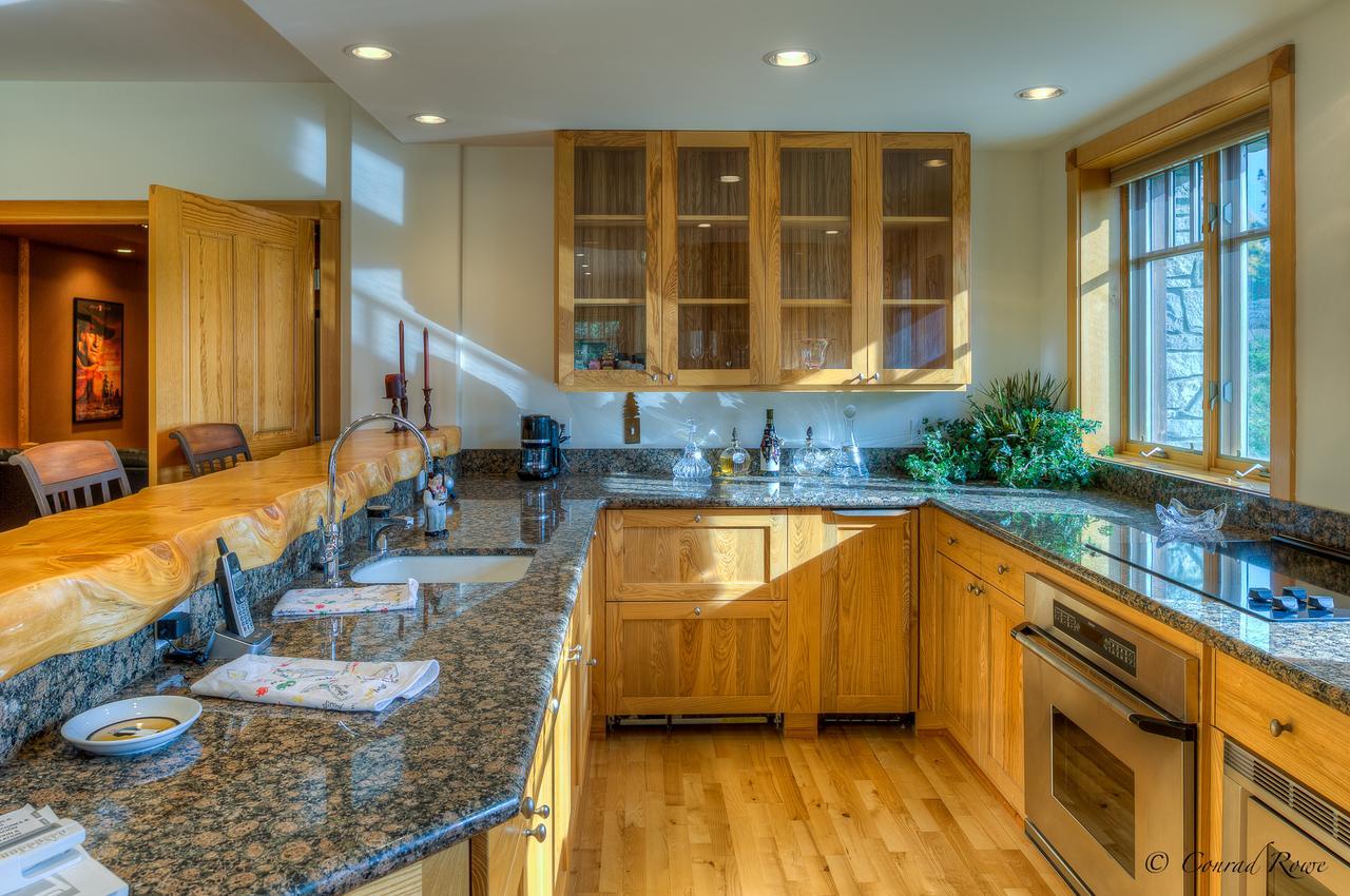The Lodge At Trout Creek Bed And Breakfast Екстериор снимка