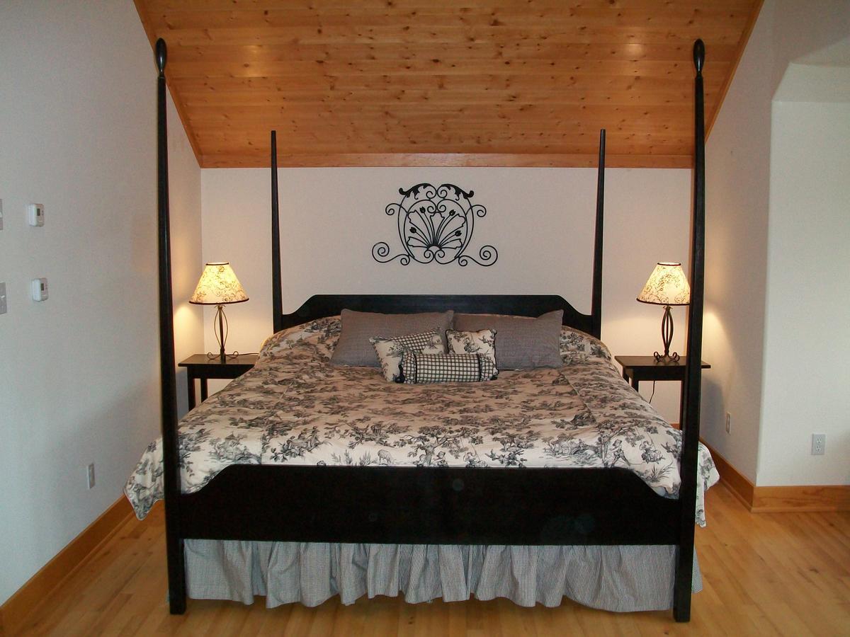 The Lodge At Trout Creek Bed And Breakfast Екстериор снимка