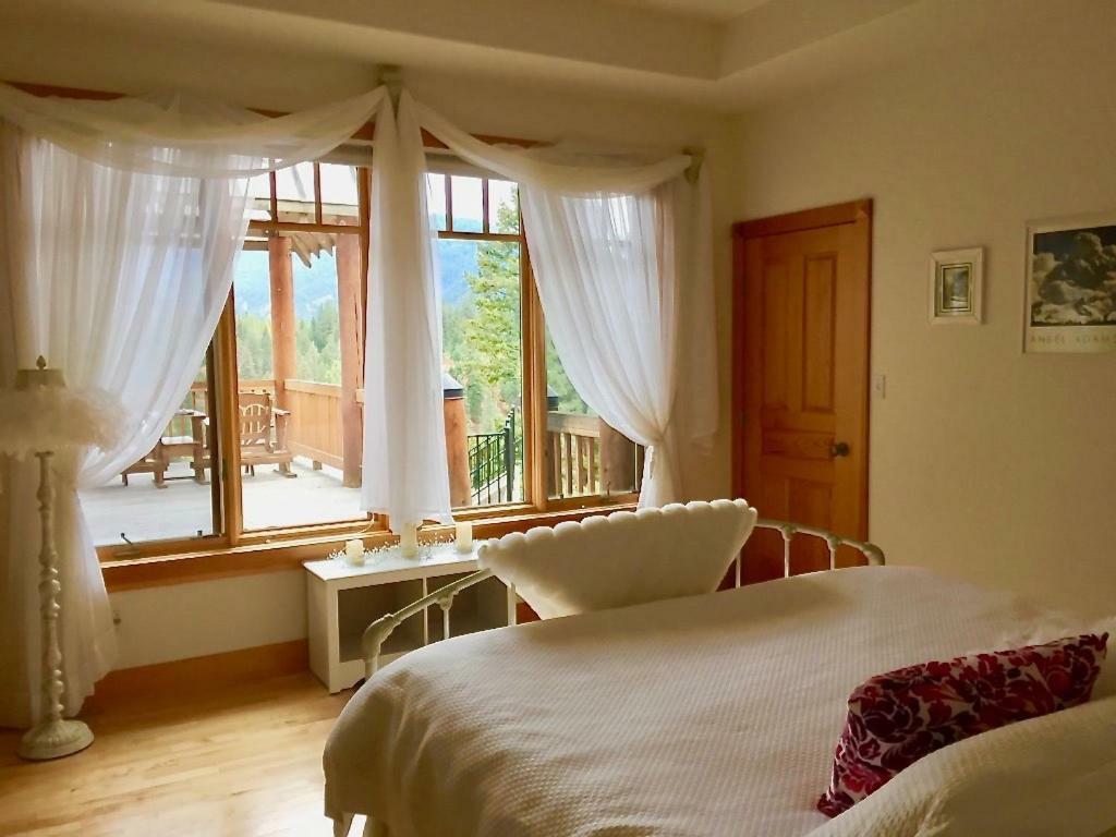 The Lodge At Trout Creek Bed And Breakfast Екстериор снимка